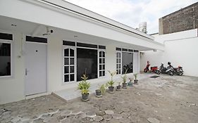 Reddoorz Near Terminal Tirtonadi